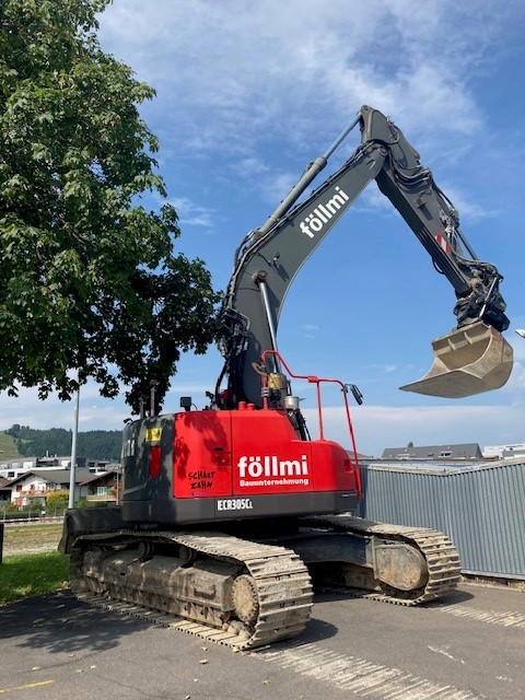 Bagger fährt auf